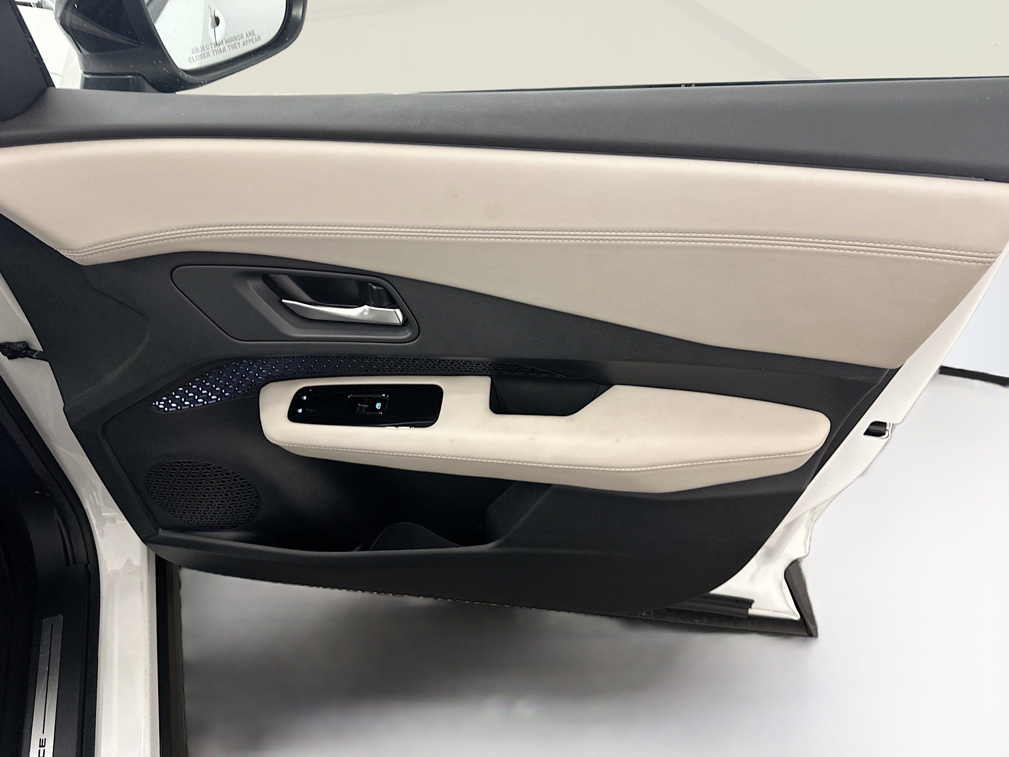 Used 2024 Nissan Ariya AWD image 32