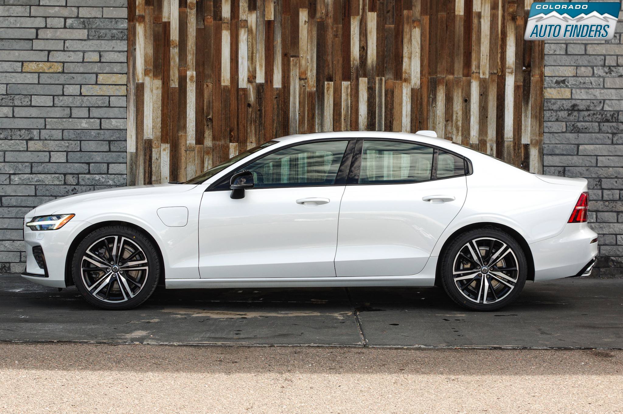Used 2022 Volvo S60 T8 R-Design Expression w/ Premium Package AWD/4WD image 3