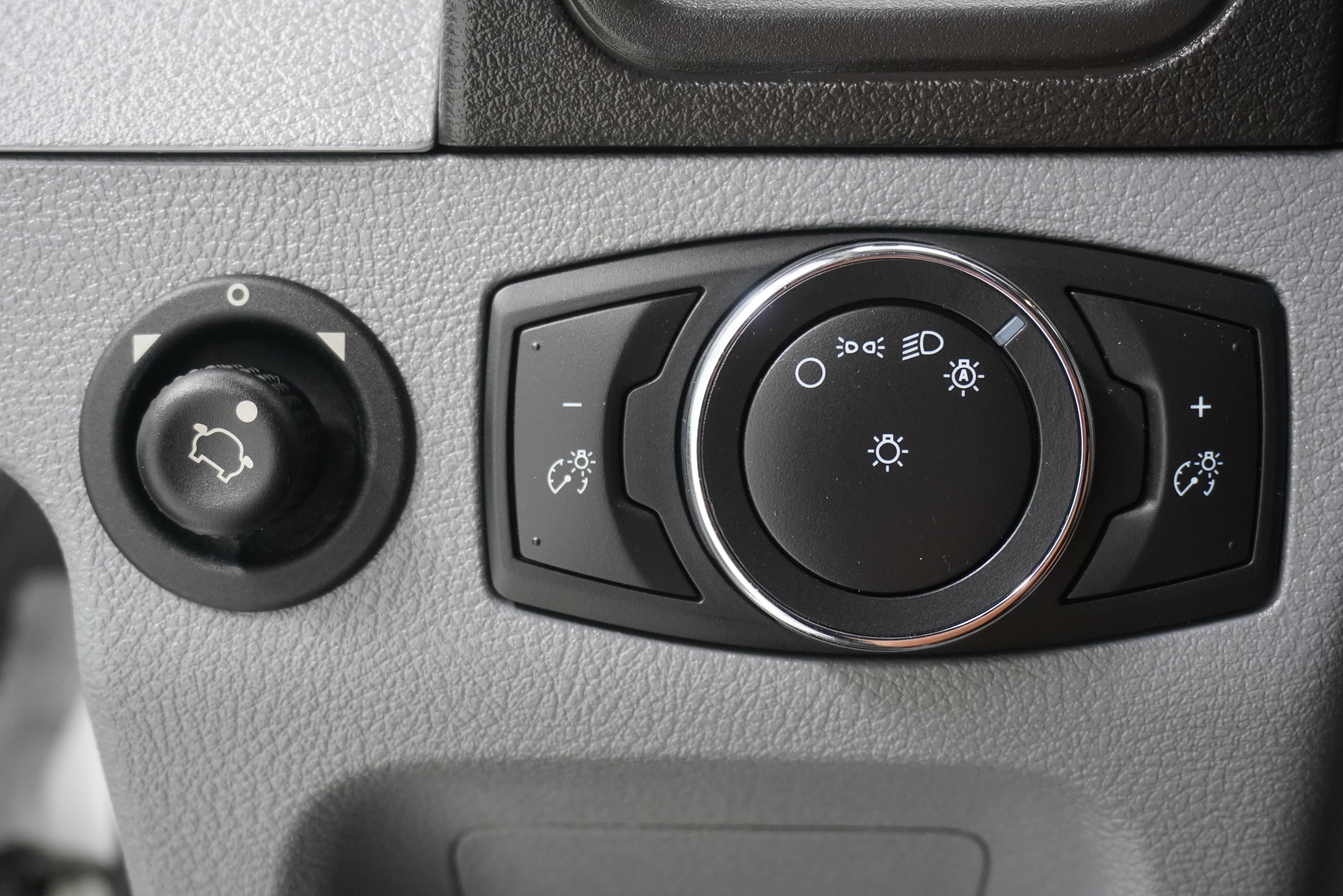 Used 2017 Ford Transit 150 XLT RWD image 18