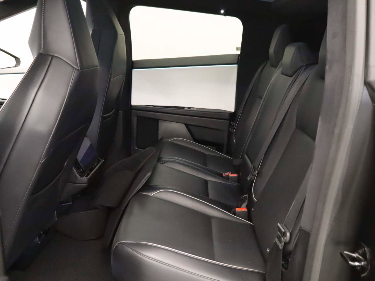 Used 2024 Tesla Cybertruck AWD Crew Cab image 16