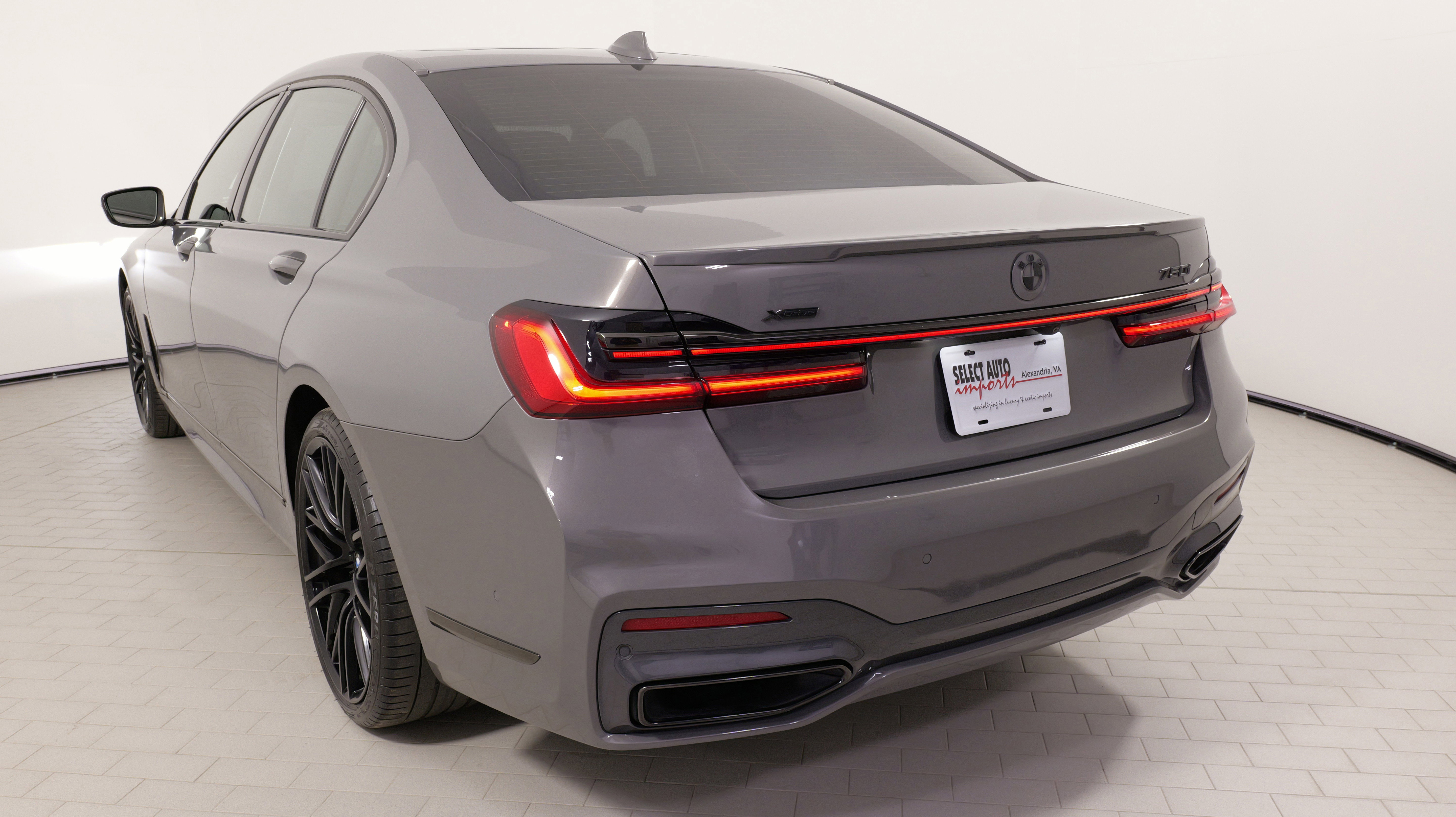 Used 2022 BMW 750i xDrive w/ Executive Package image 14