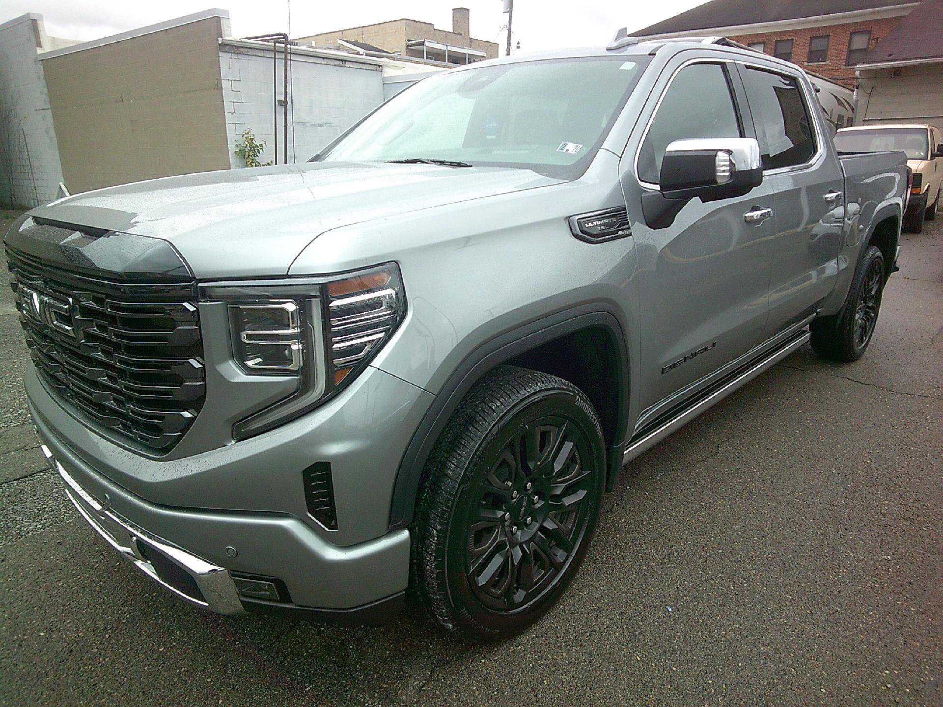 Used 2023 GMC Sierra 1500 Denali Ultimate image 3