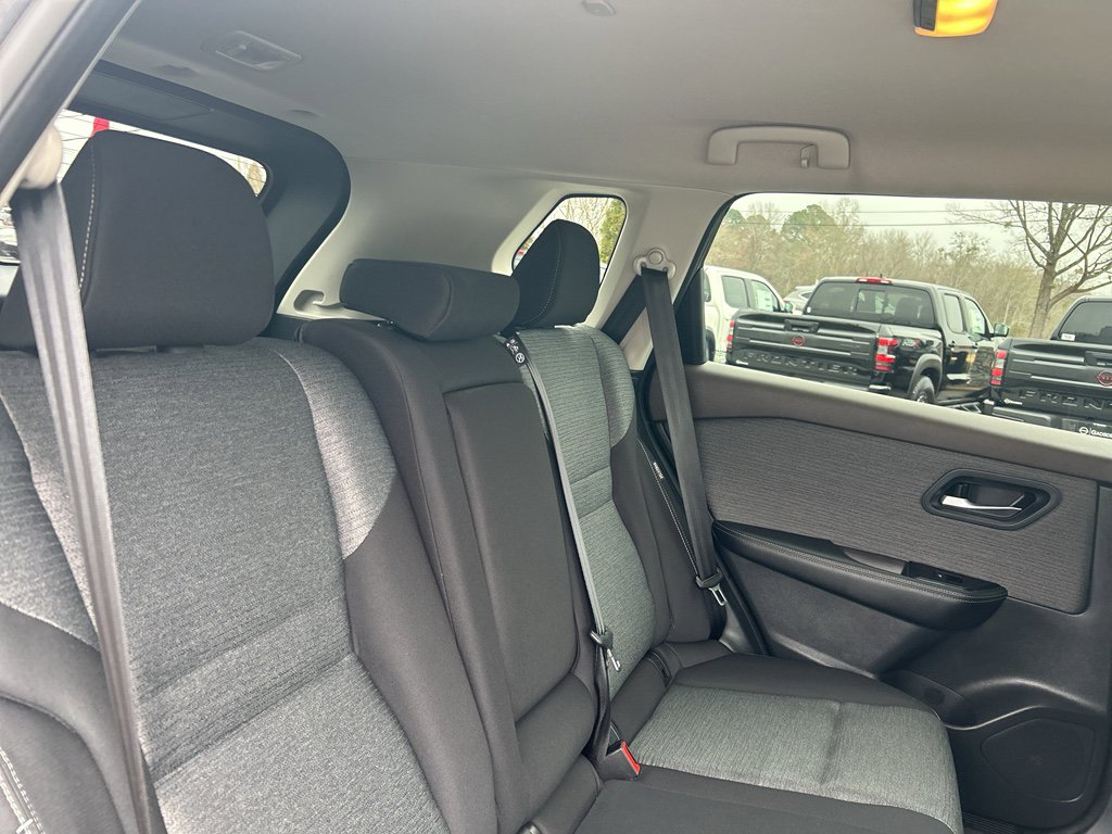 Used 2023 Nissan Rogue SV image 13