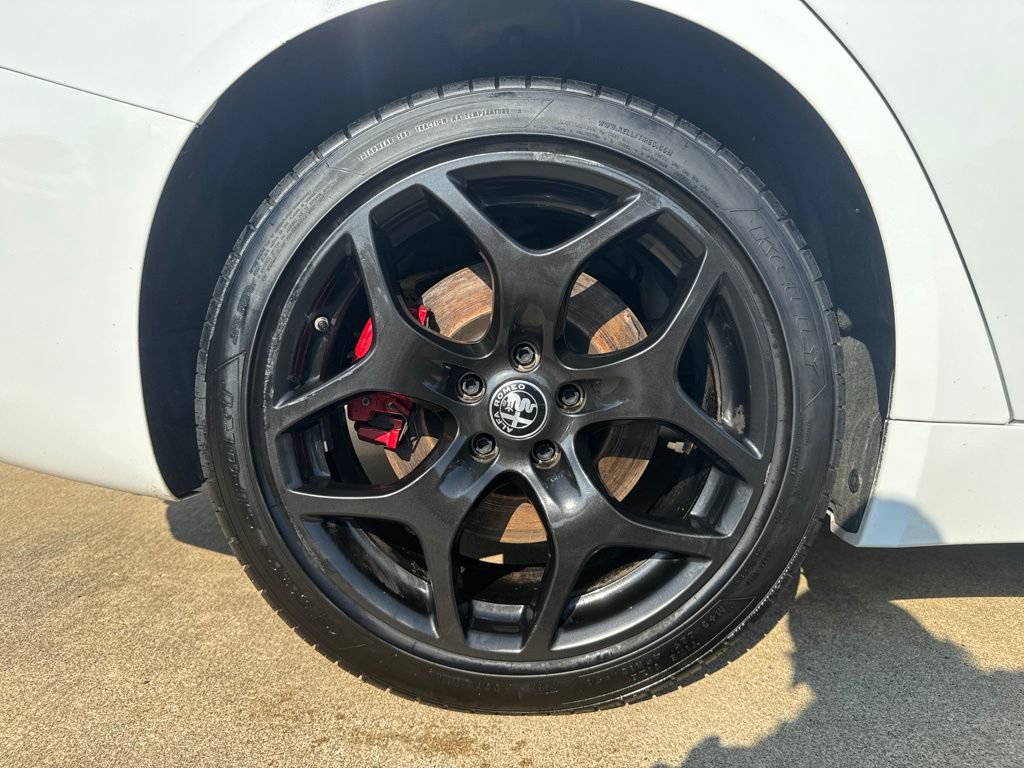Used 2022 Alfa Romeo Giulia Ti AWD/4WD image 23