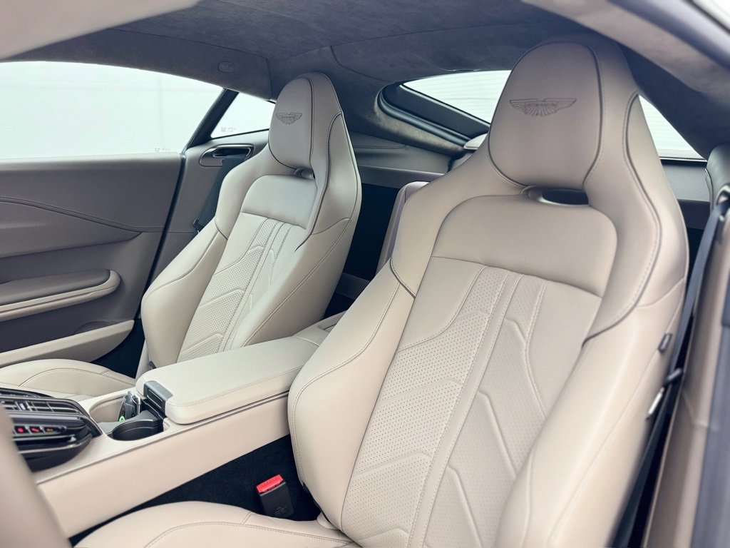 New 2025 Aston Martin V8 Vantage Coupe image 5