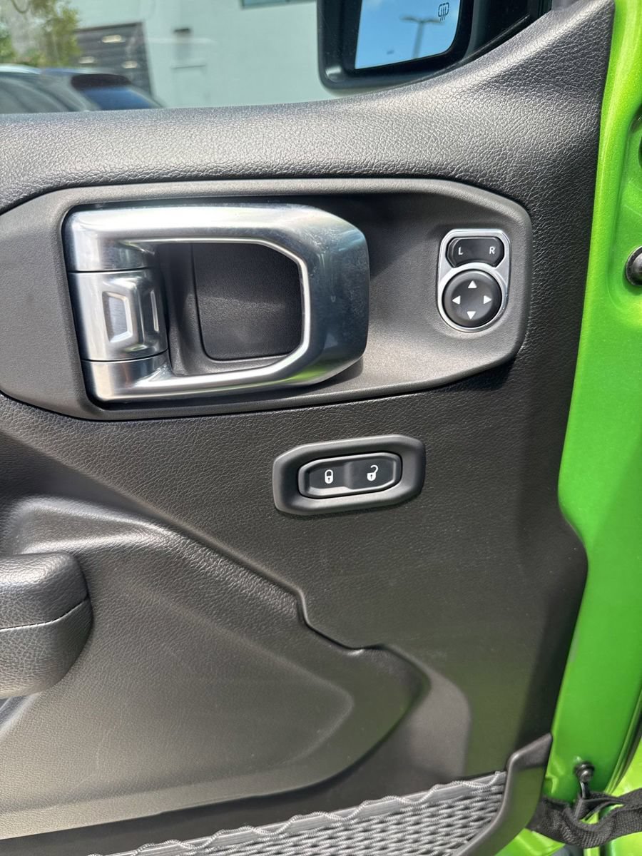 Used 2025 Jeep Wrangler Sport AWD/4WD image 9