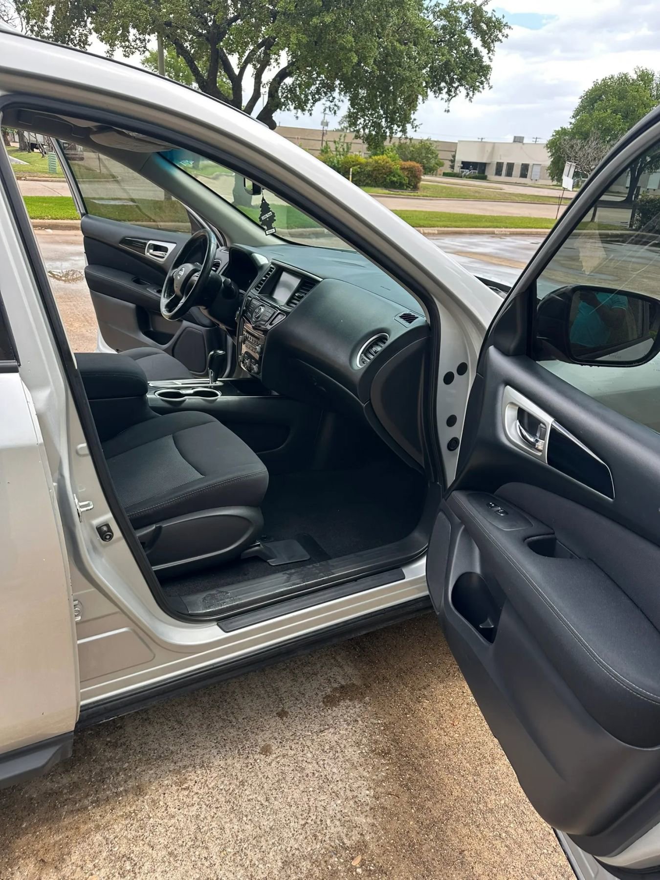 Used 2017 Nissan Pathfinder SV image 15