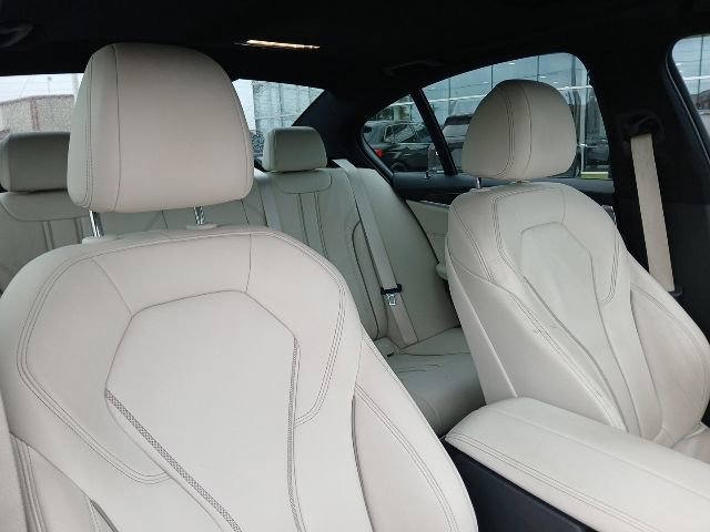 Used 2018 BMW 530i RWD image 15