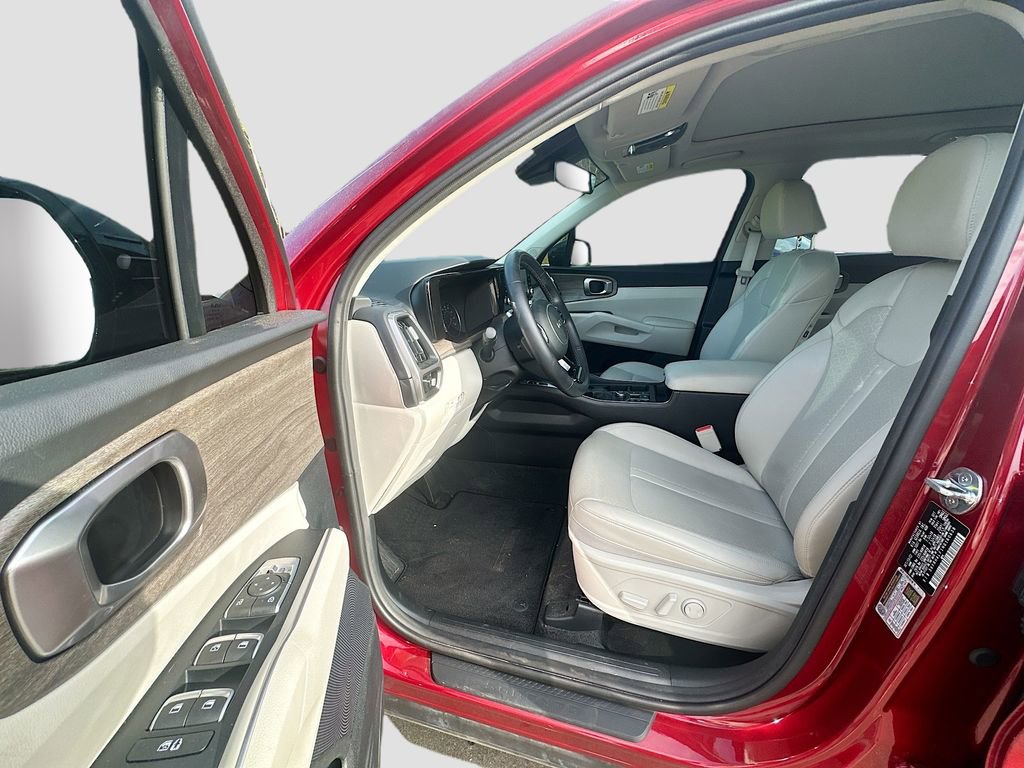 Used 2022 Kia Sorento EX w/ Panoramic Sunroof Package image 12