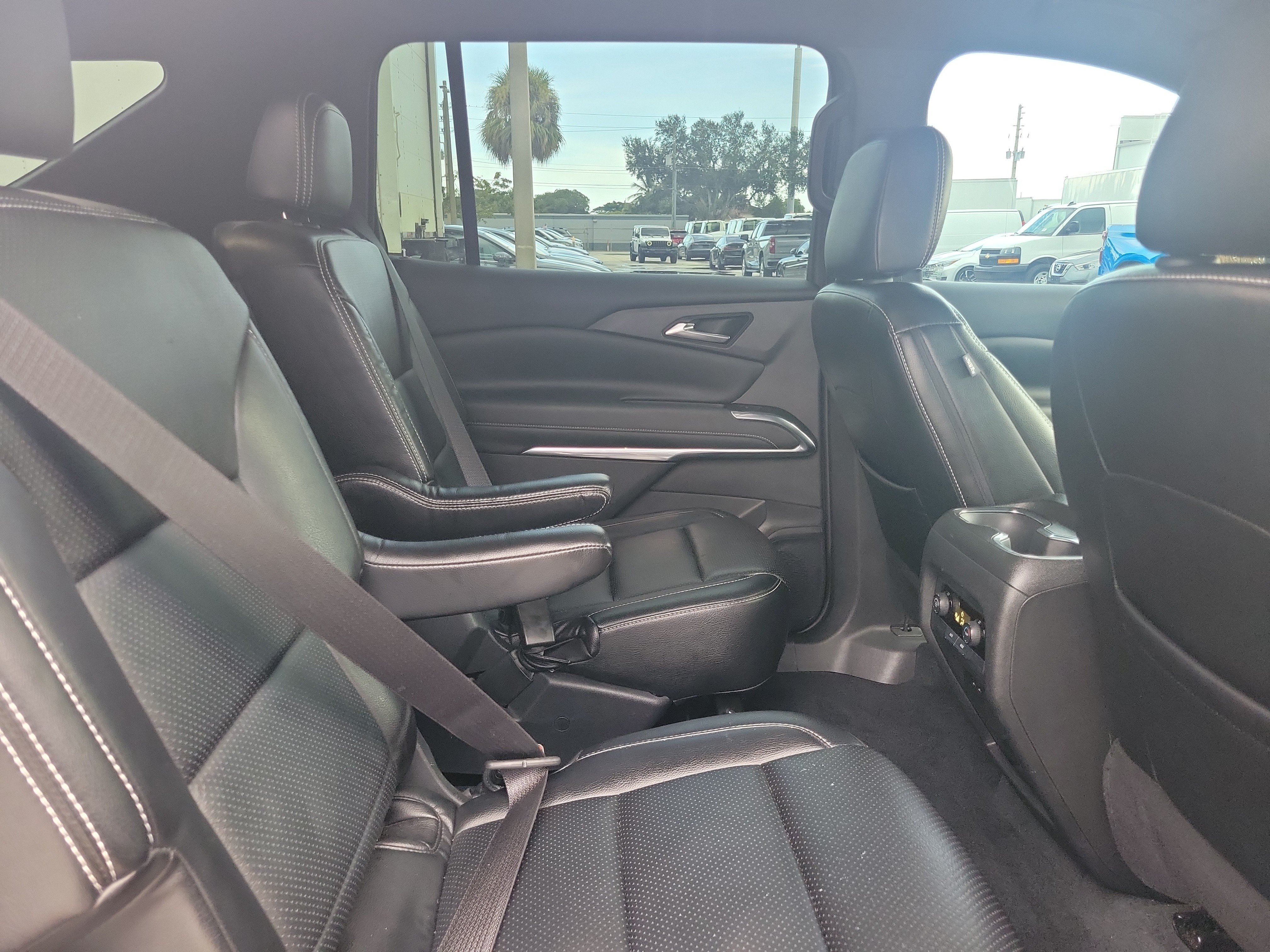 Used 2024 Chevrolet Traverse LT FWD image 7