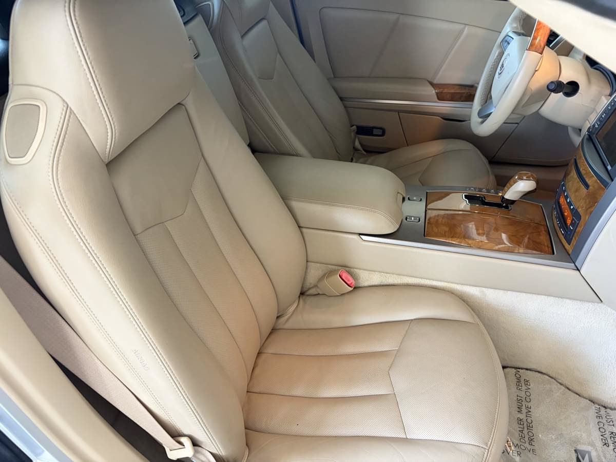 Used 2009 Cadillac XLR RWD image 20