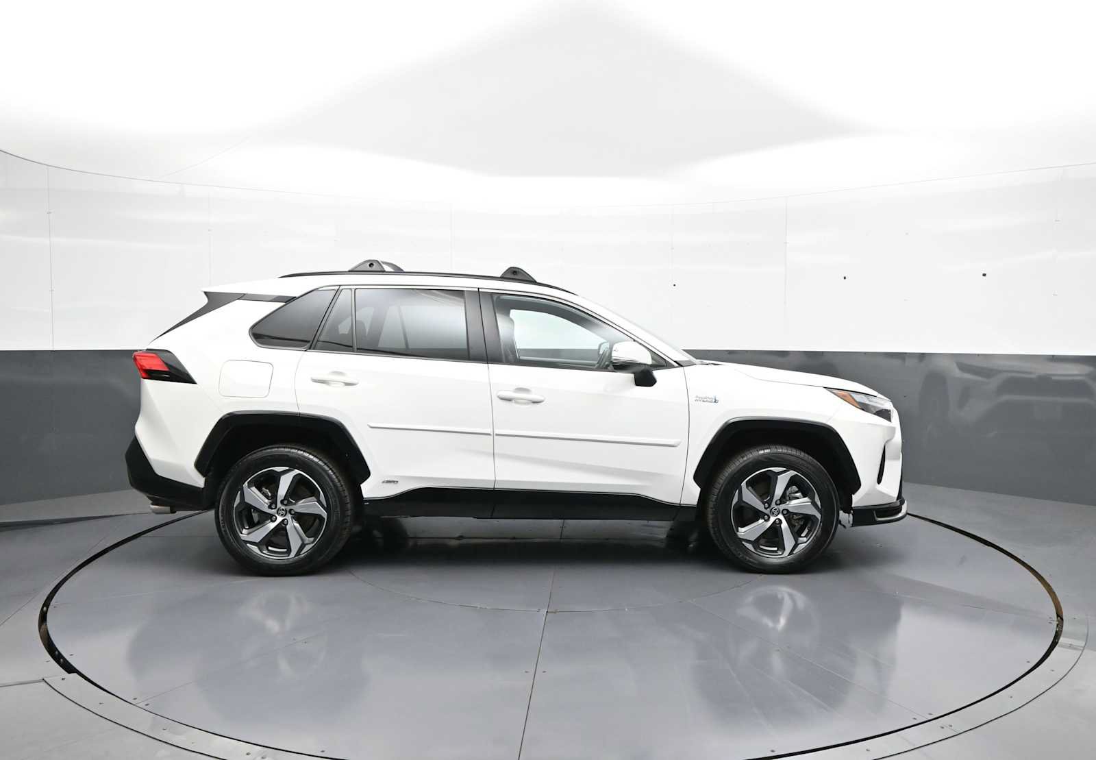 Used 2023 Toyota RAV4 SE w/ Weather & Moonroof Package AWD/4WD image 4