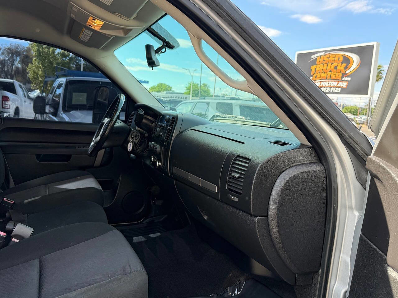 Used 2010 GMC Sierra 2500 SLE w/ Suspension Package, Off-Road image 33