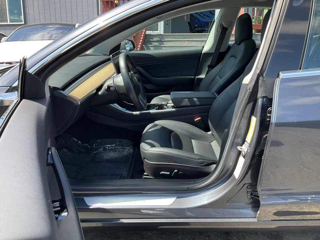 Used 2018 Tesla Model 3 Long Range image 13