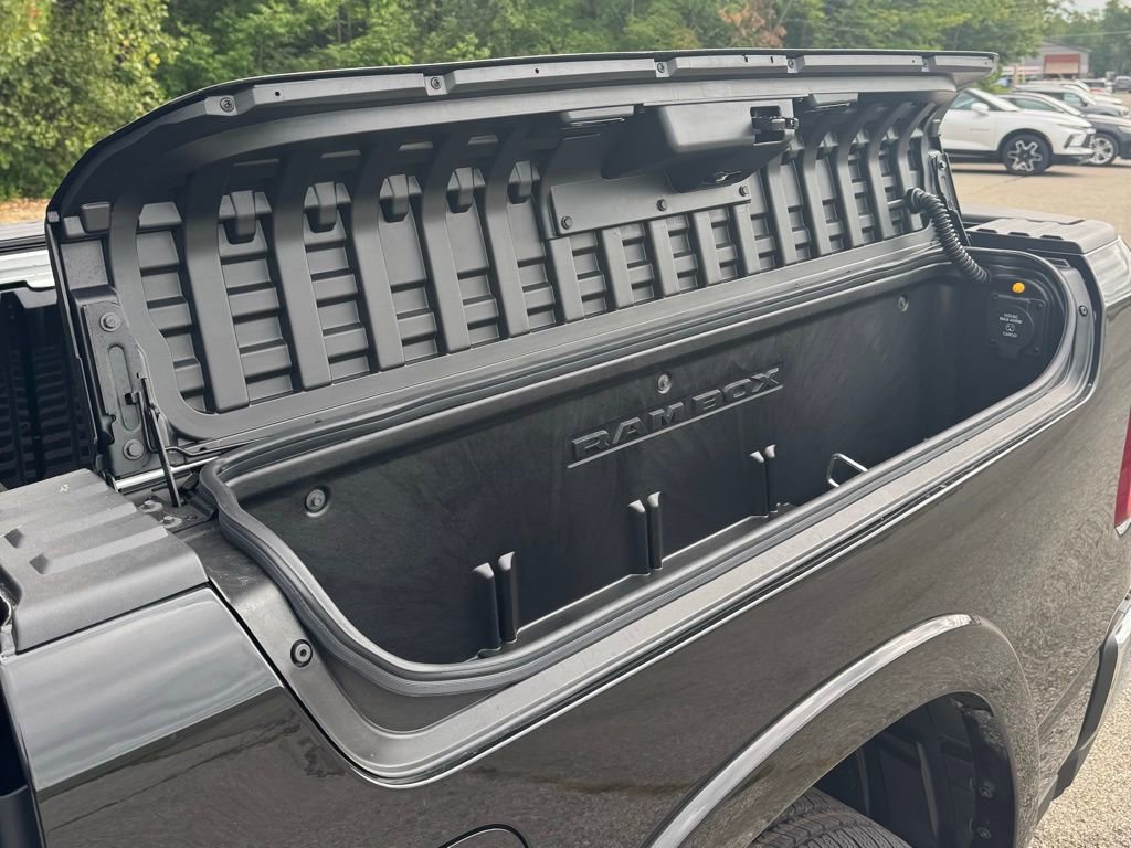 New 2026 RAM 1500 4x4 Crew Cab image 8