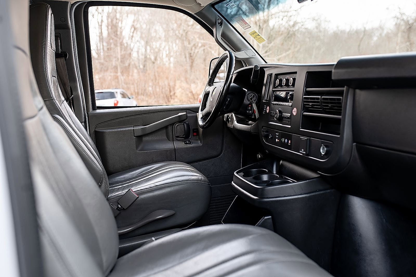 Certified 2022 Chevrolet Express 2500 Extended w/ Driver Convenience Package image 32