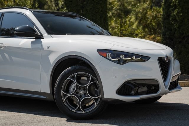 Used 2024 Alfa Romeo Stelvio Ti AWD/4WD image 7