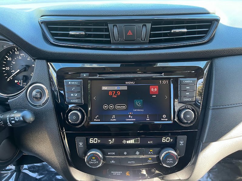 Used 2020 Nissan Rogue SV image 15