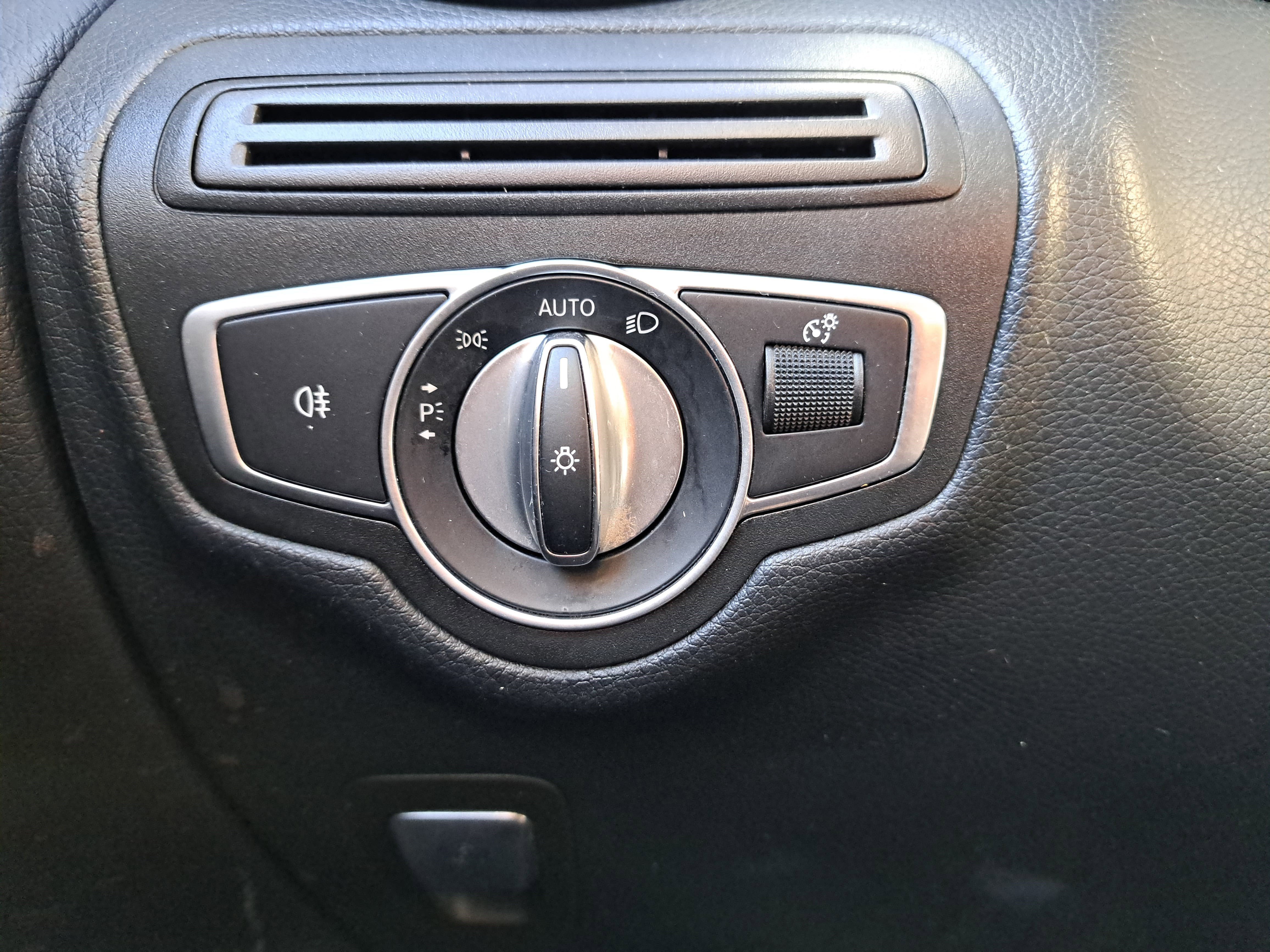 Used 2019 Mercedes-Benz GLC 300 image 26