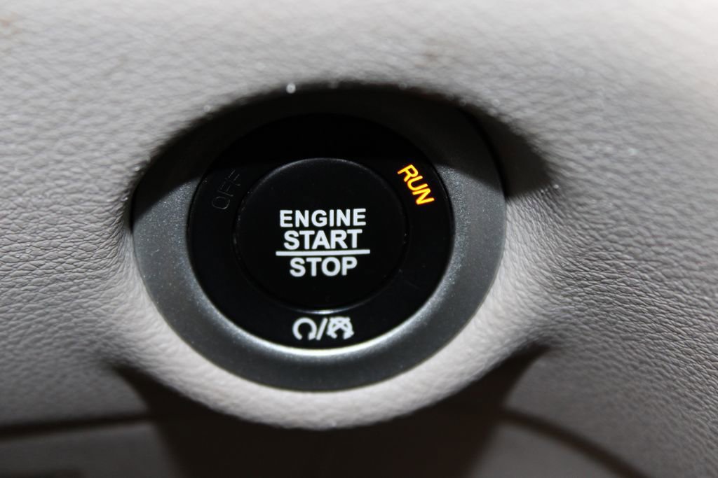 Used 2024 Chrysler Pacifica Touring-L FWD image 27