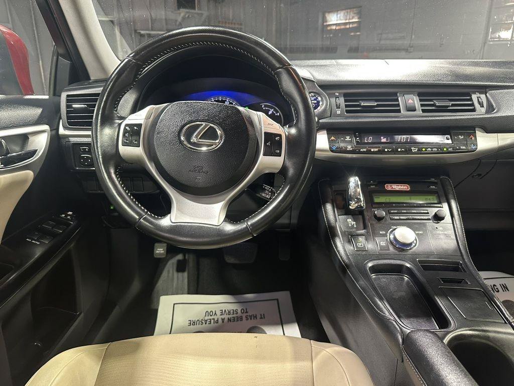 Used 2013 Lexus CT 200h FWD image 27