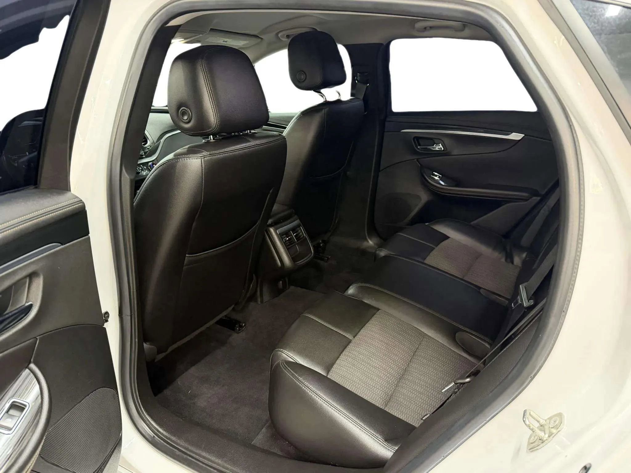 Used 2019 Chevrolet Impala LT image 13