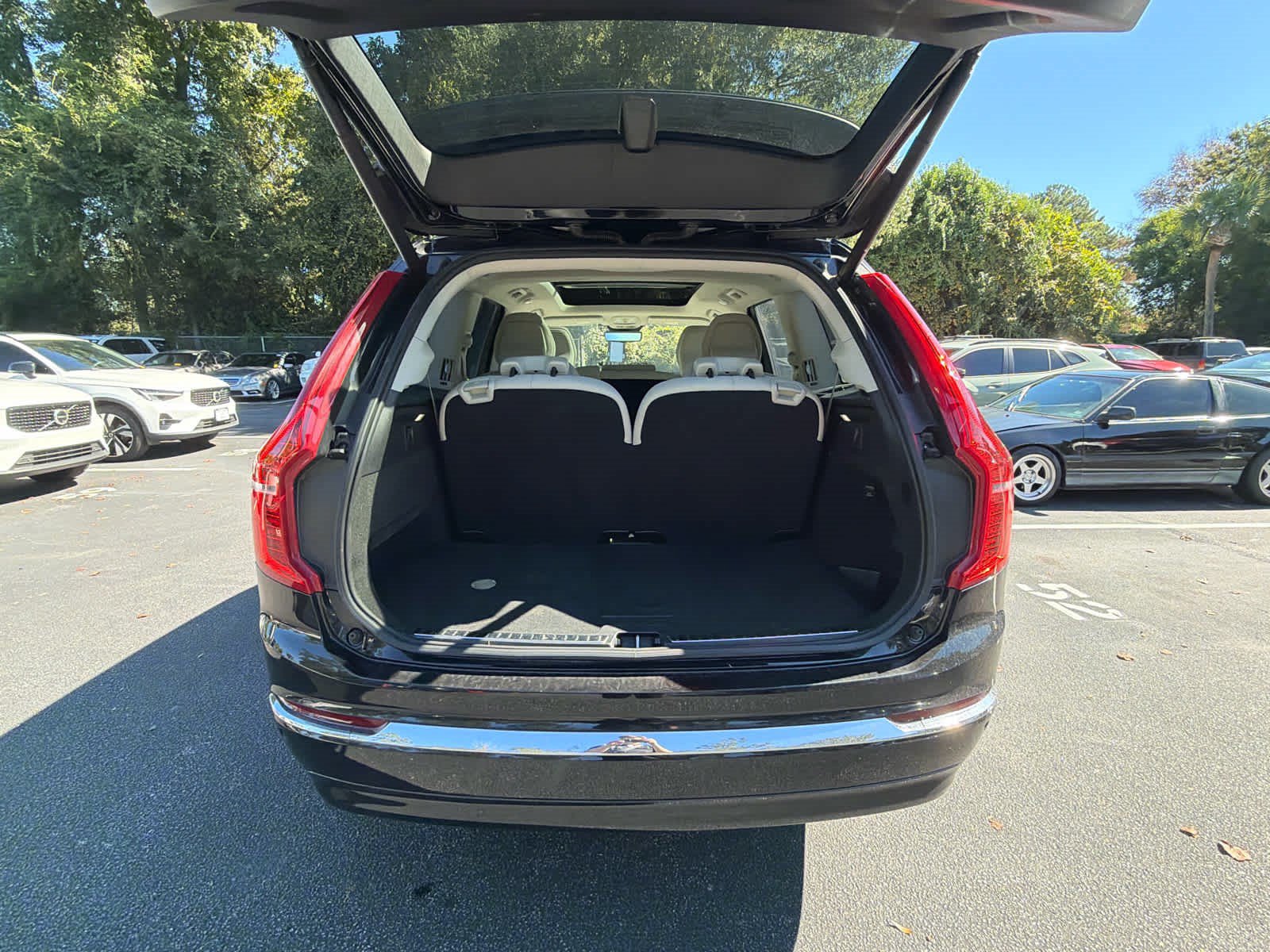 Used 2025 Volvo XC90 B6 Plus AWD/4WD image 23