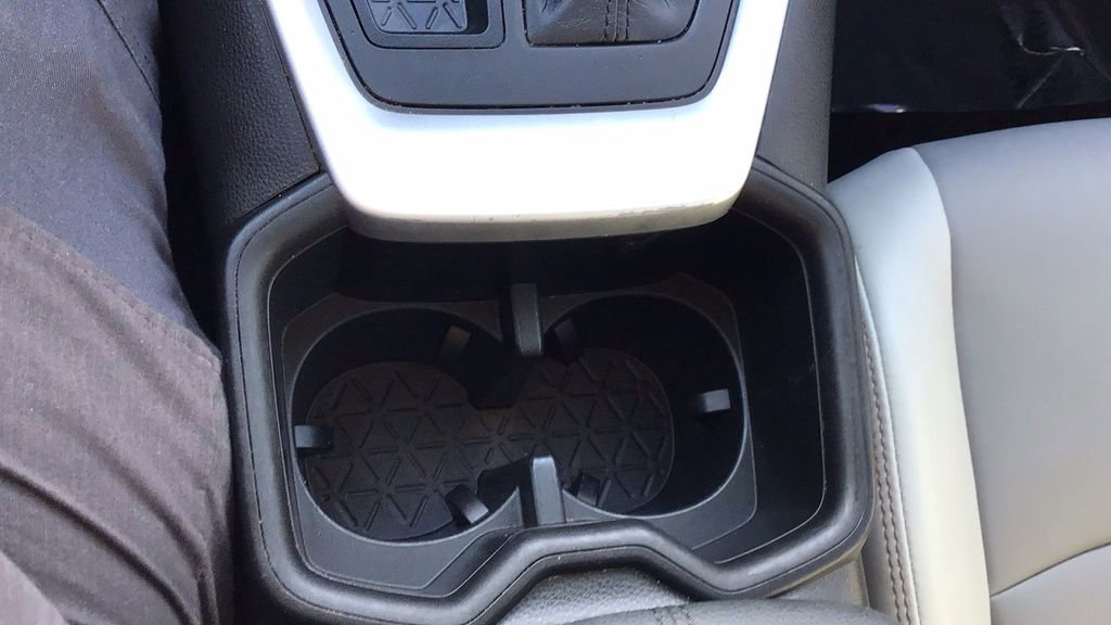 Used 2022 Toyota RAV4 XLE Premium image 28