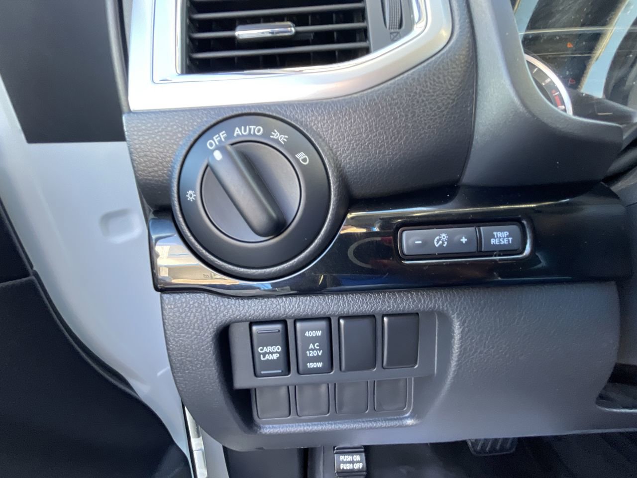 Used 2021 Nissan Titan SV w/ SV Convenience Package AWD/4WD image 18