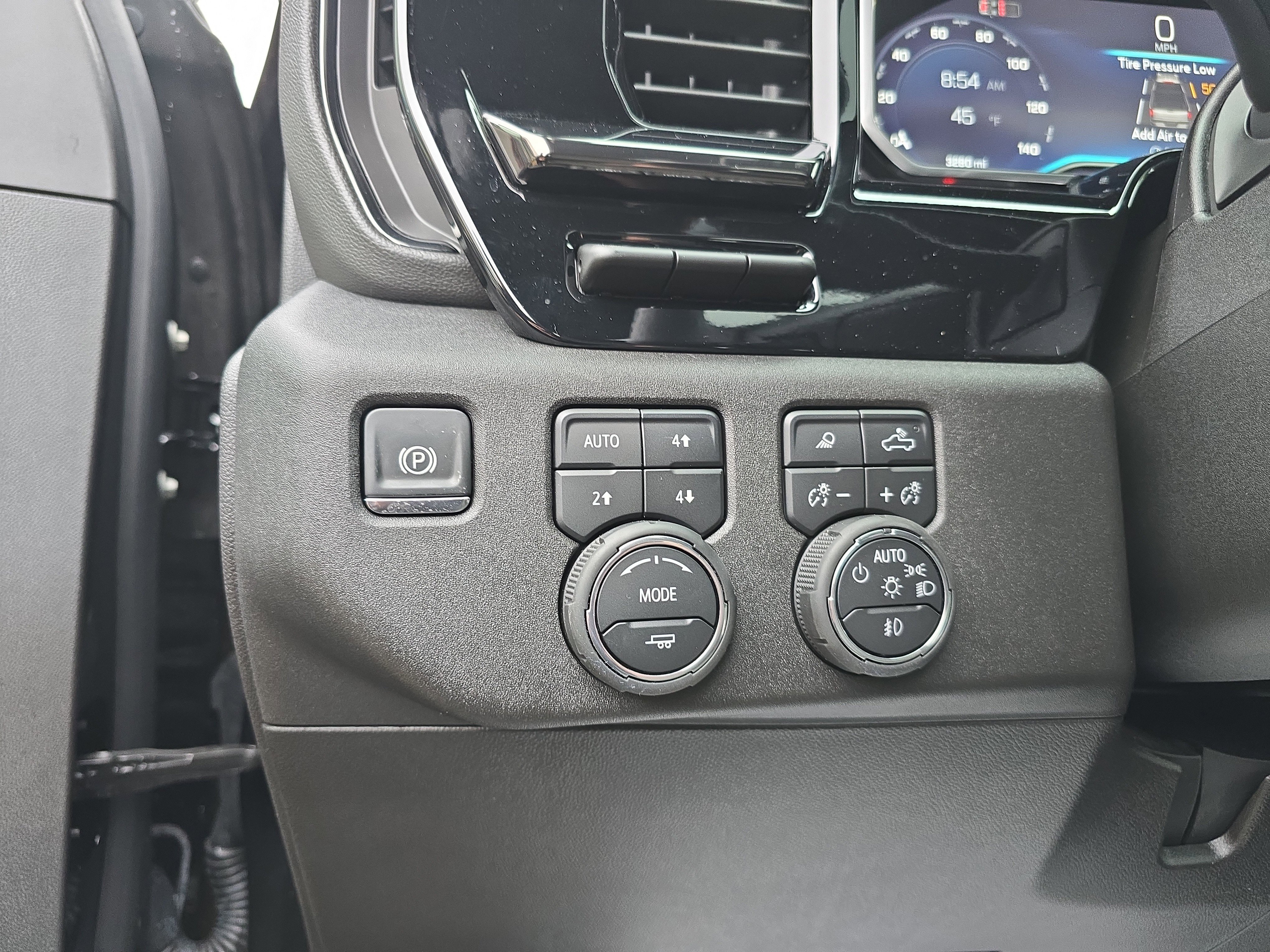 Used 2025 Chevrolet Silverado 2500 ZR2 w/ Technology Package image 24