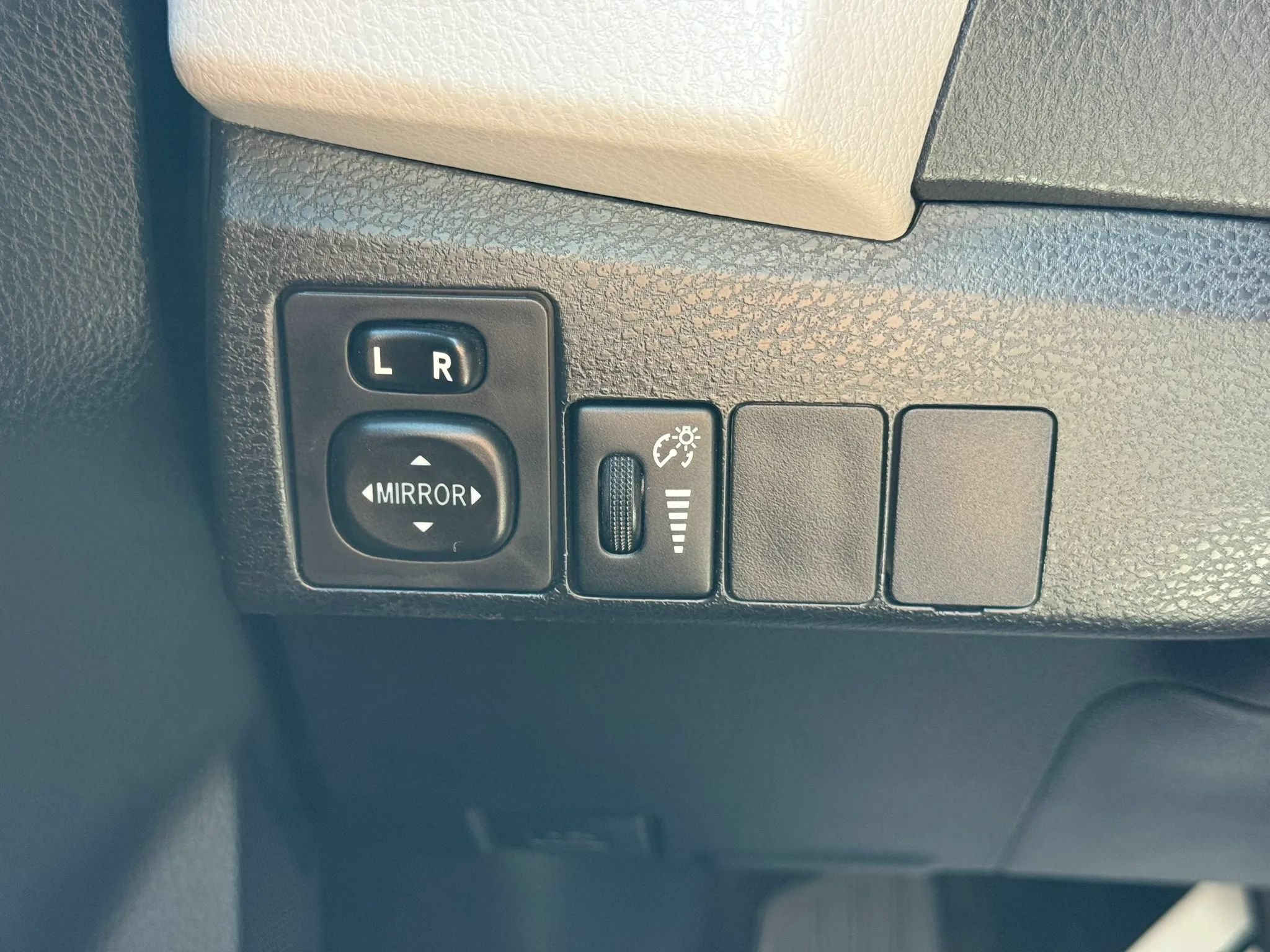 Used 2015 Toyota Corolla LE FWD image 22