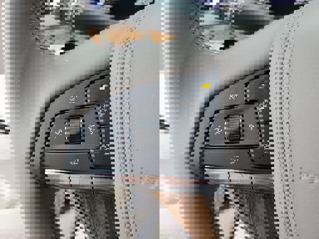 Certified 2022 Cadillac Escalade Premium Luxury Platinum image 28