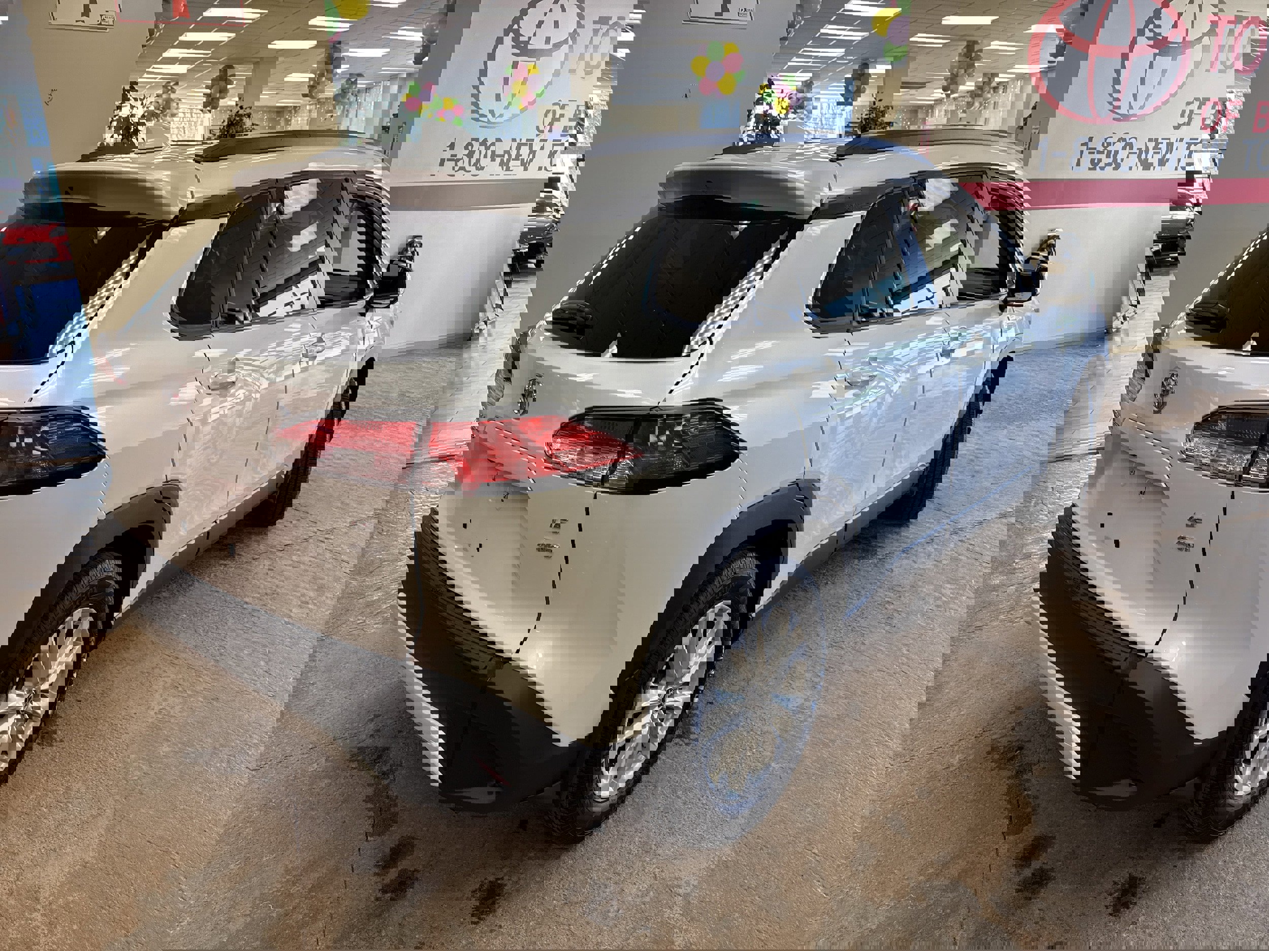 Used 2022 Toyota Corolla Cross LE w/ Moonroof Package image 10