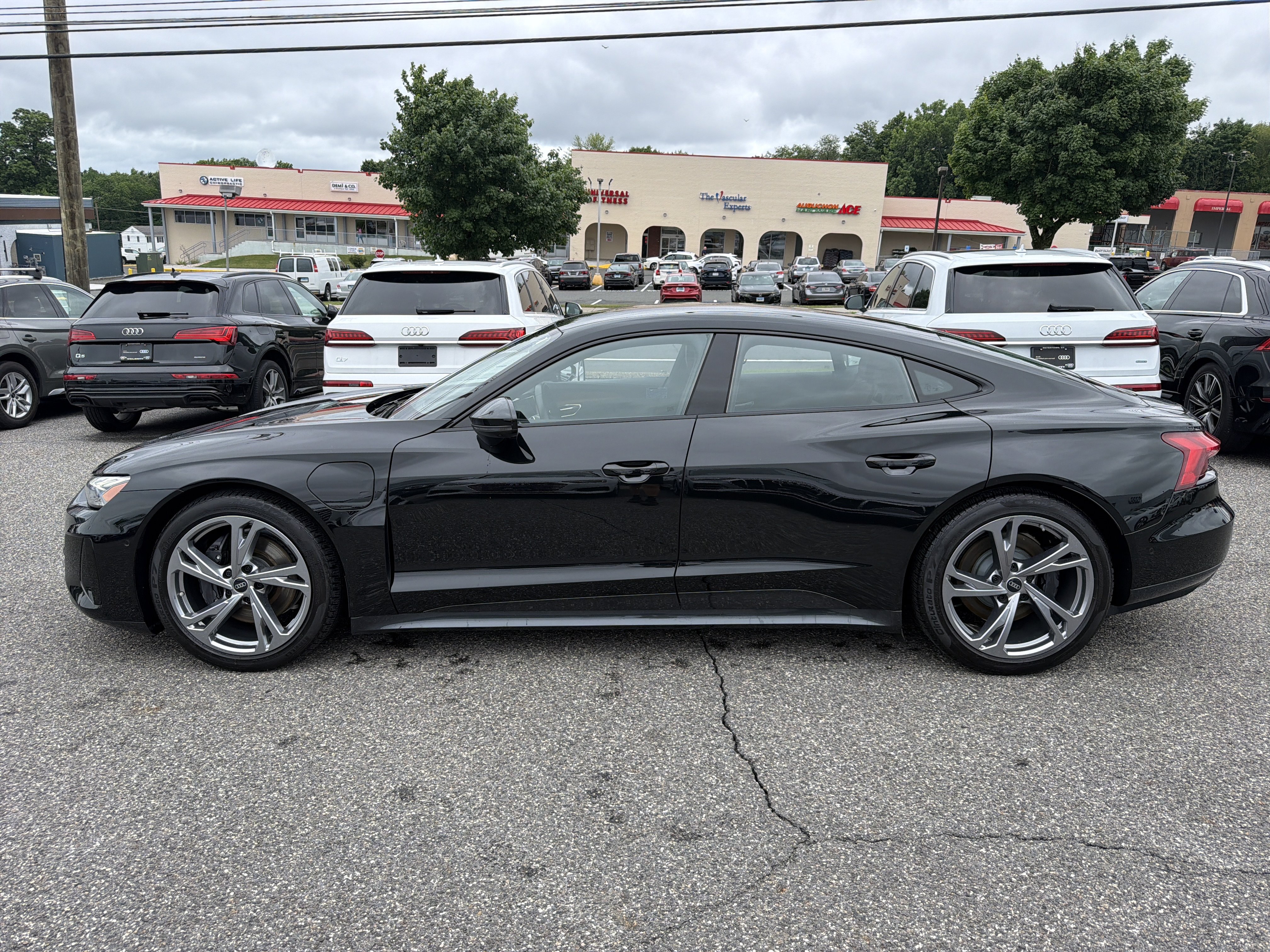 Certified 2024 Audi e-tron GT Prestige w/ Prestige Package AWD/4WD image 4
