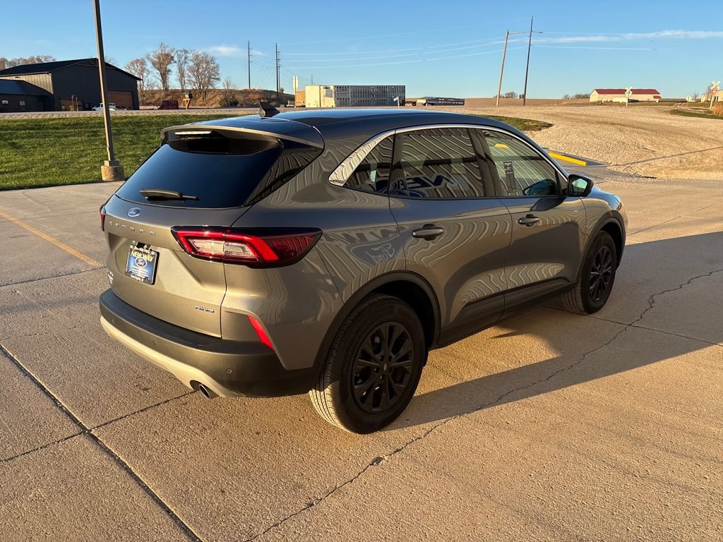 Used 2023 Ford Escape Active w/ Tech Pack #2 AWD/4WD image 4