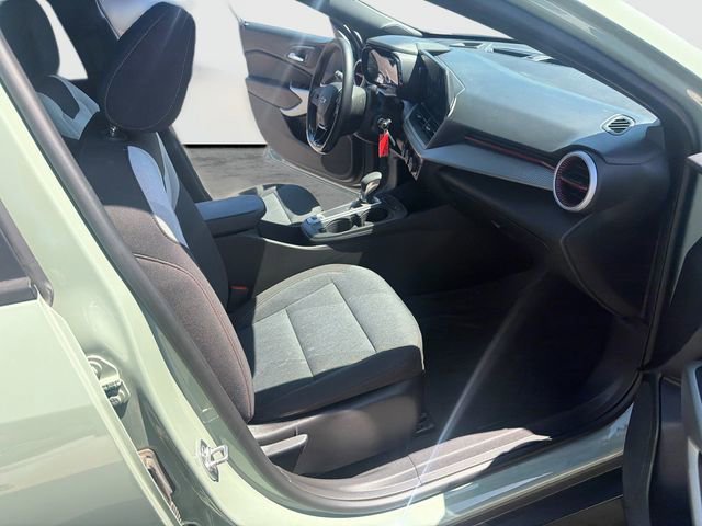 Used 2024 Chevrolet Trax RS w/ Driver Confidence Package FWD image 34