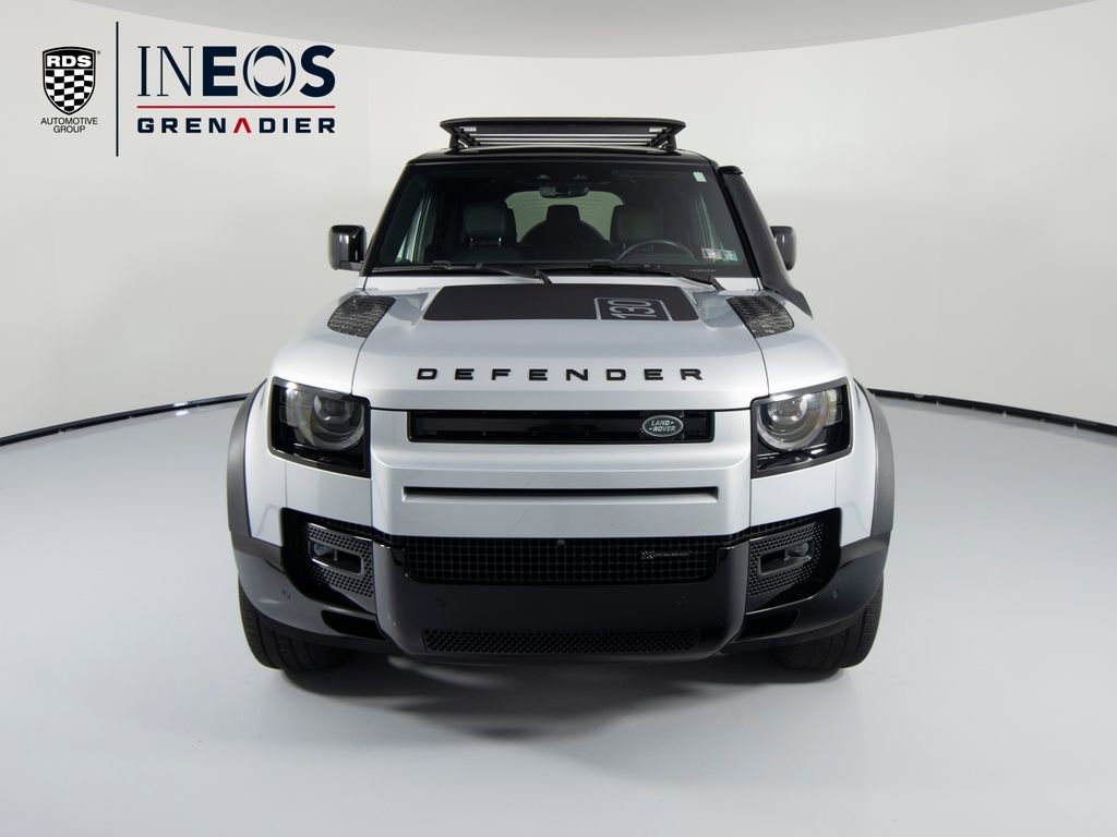 Used 2023 Land Rover Defender 130 X-Dynamic SE image 2