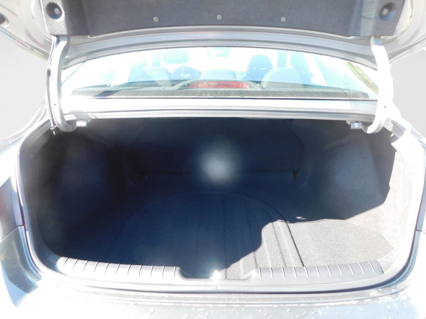 Certified 2025 Hyundai Elantra Sport FWD image 9