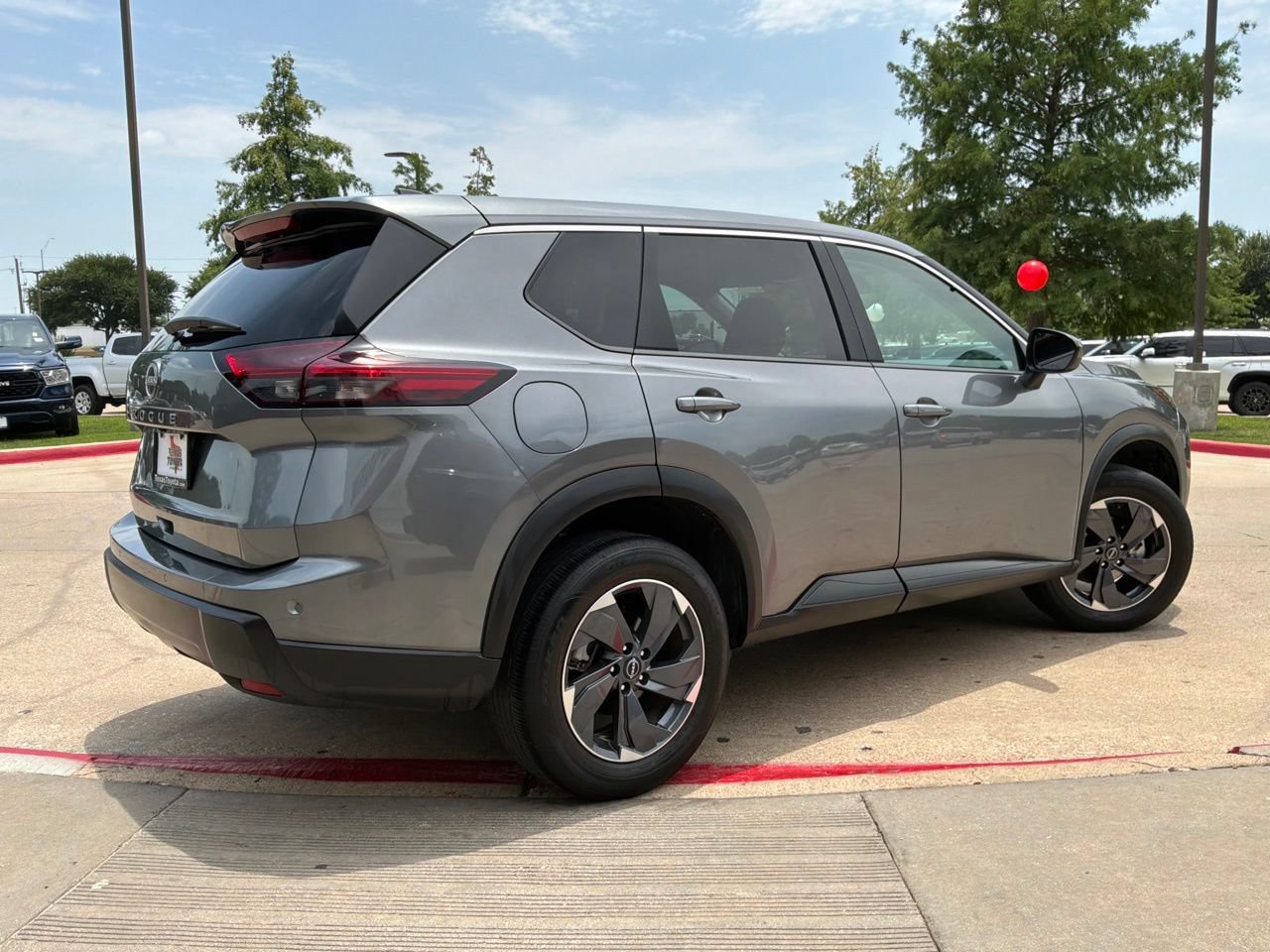 Used 2025 Nissan Rogue SV FWD image 6