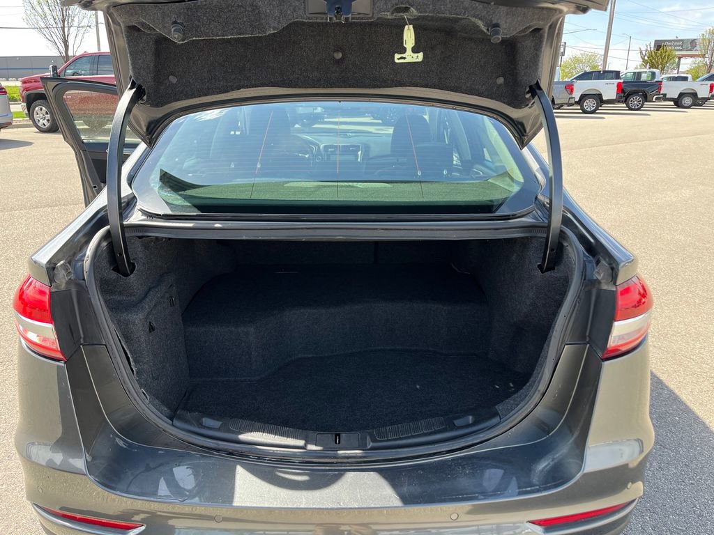 Used 2020 Ford Fusion SE FWD image 28