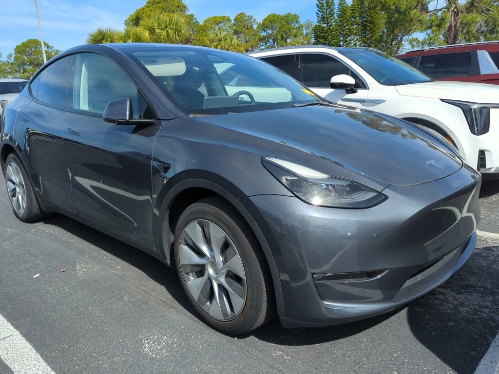 Used 2023 Tesla Model Y Long Range image 2