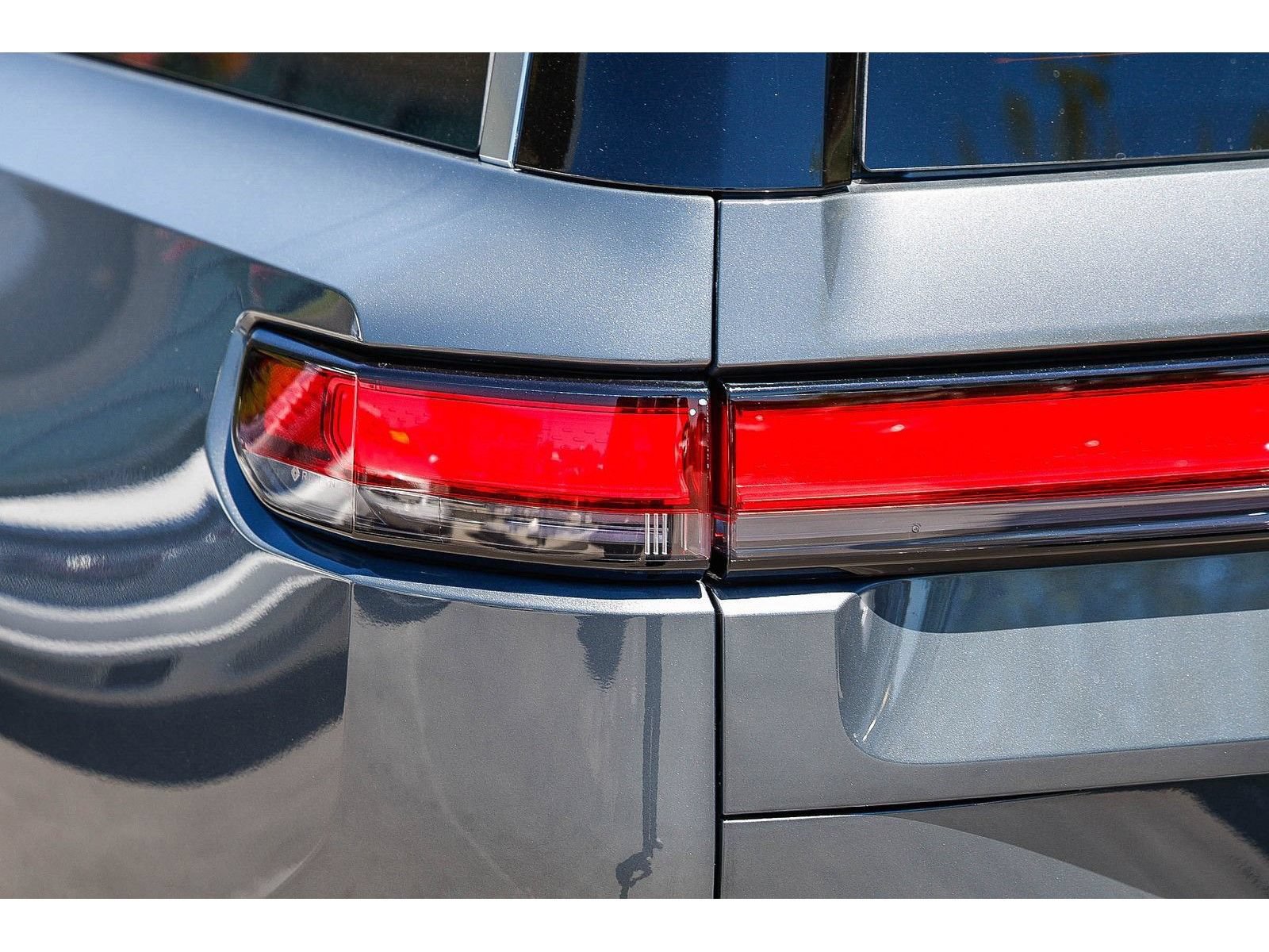 Used 2023 Rivian R1S Adventure AWD/4WD image 9