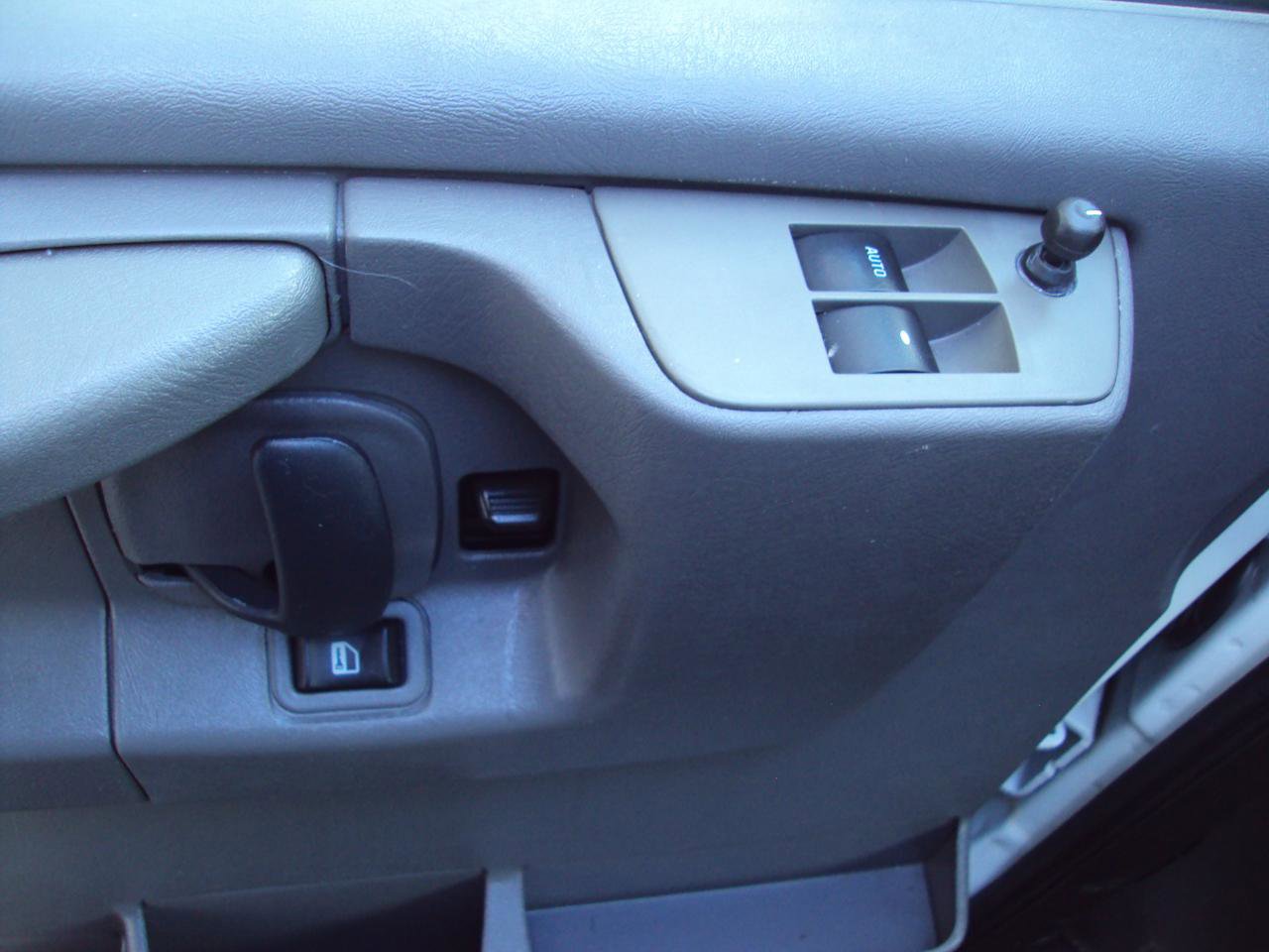 Used 2013 Chevrolet Express 1500 AWD image 16