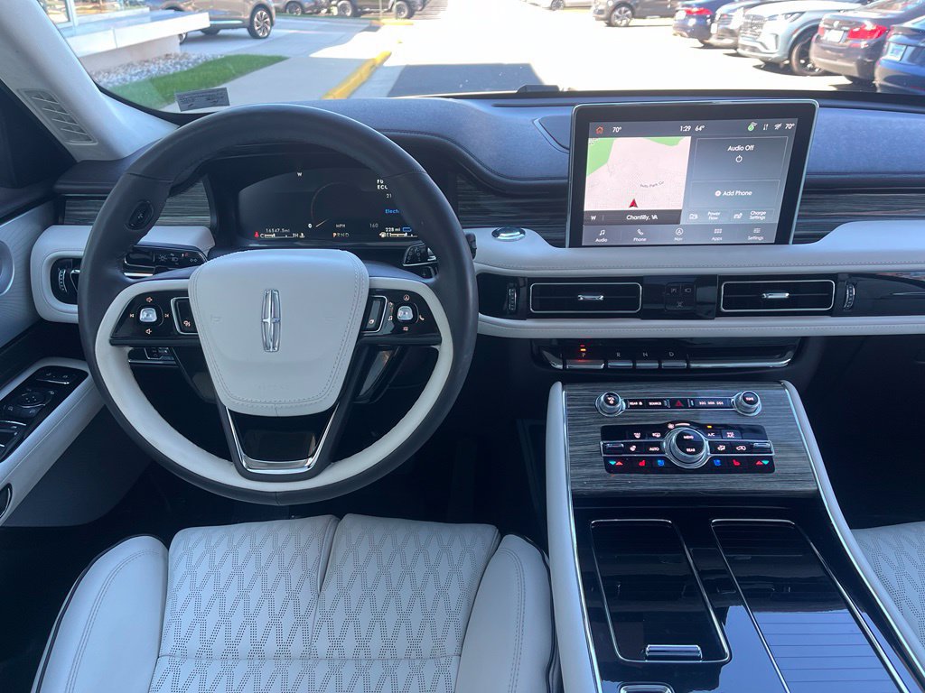 Certified 2022 Lincoln Aviator Black Label Grand Touring w/ Class IV Trailer Tow Package AWD/4WD image 17