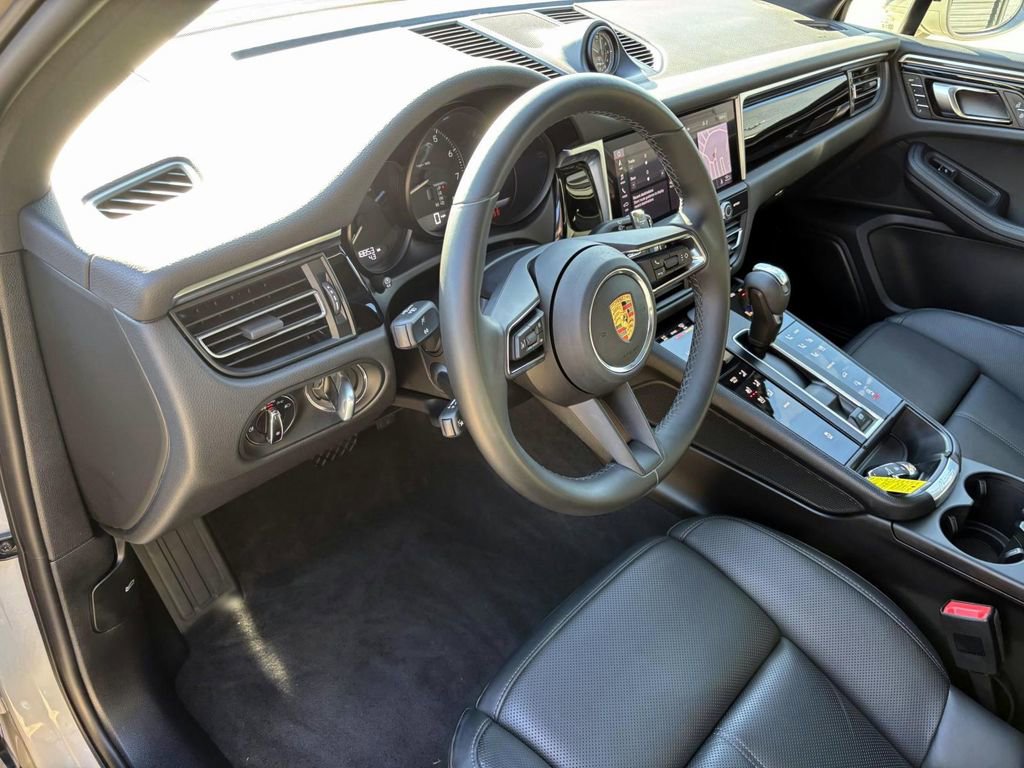 Certified 2024 Porsche Macan image 25