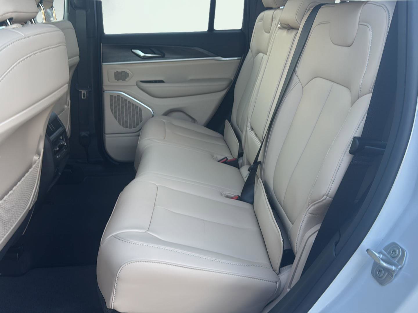 New 2026 Jeep Grand Cherokee Limited w/ Trailer Tow Package image 12