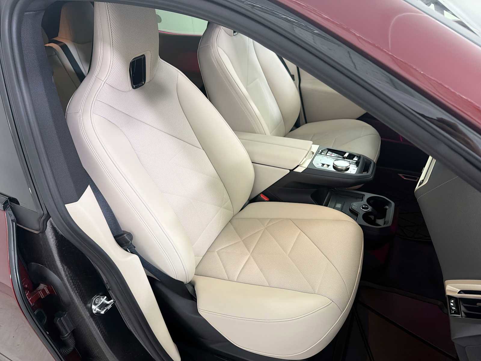 Certified 2026 BMW iX xDrive60 image 25