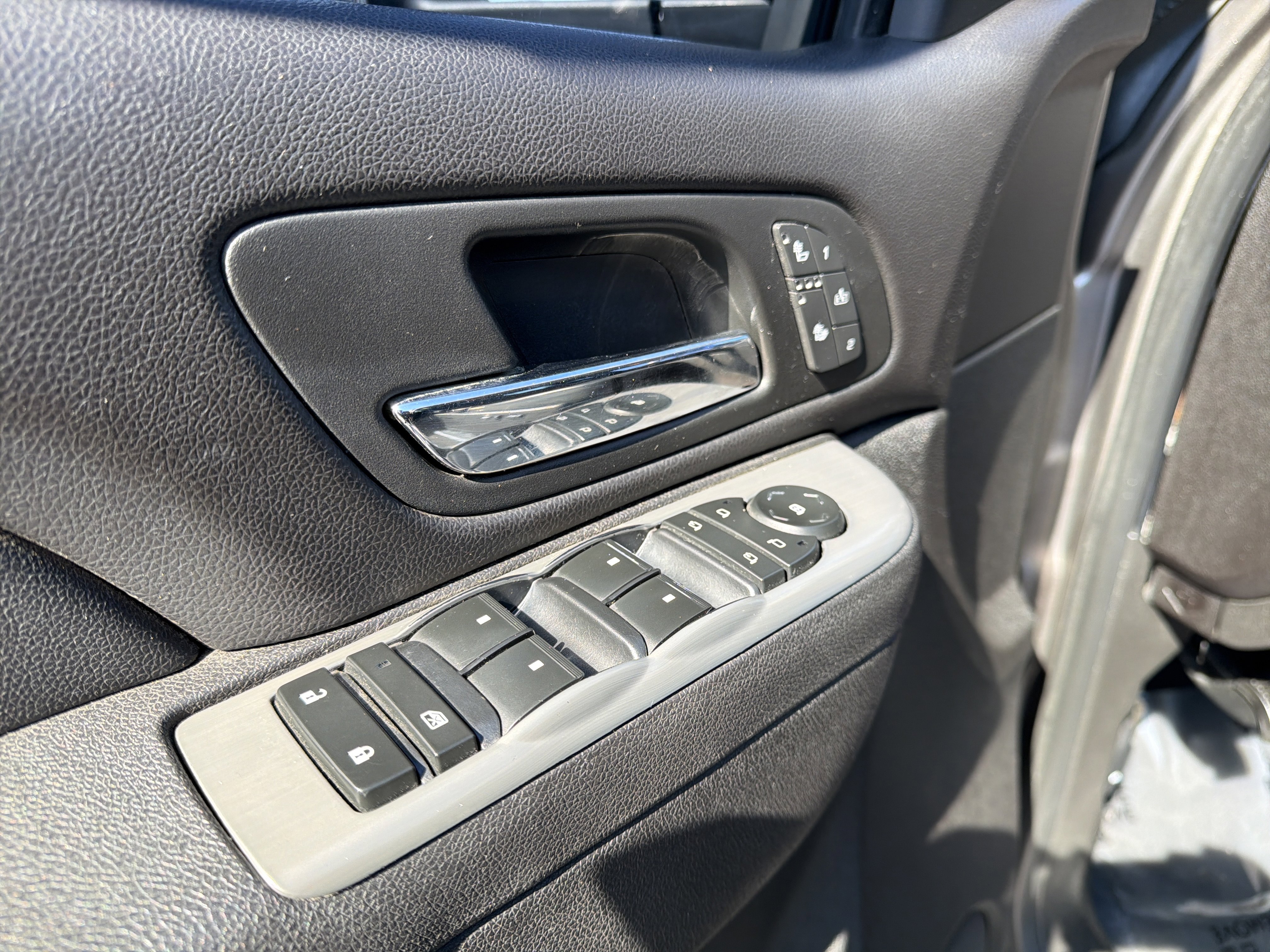 Used 2012 Chevrolet Silverado 2500 LTZ w/ LTZ Plus Package image 11