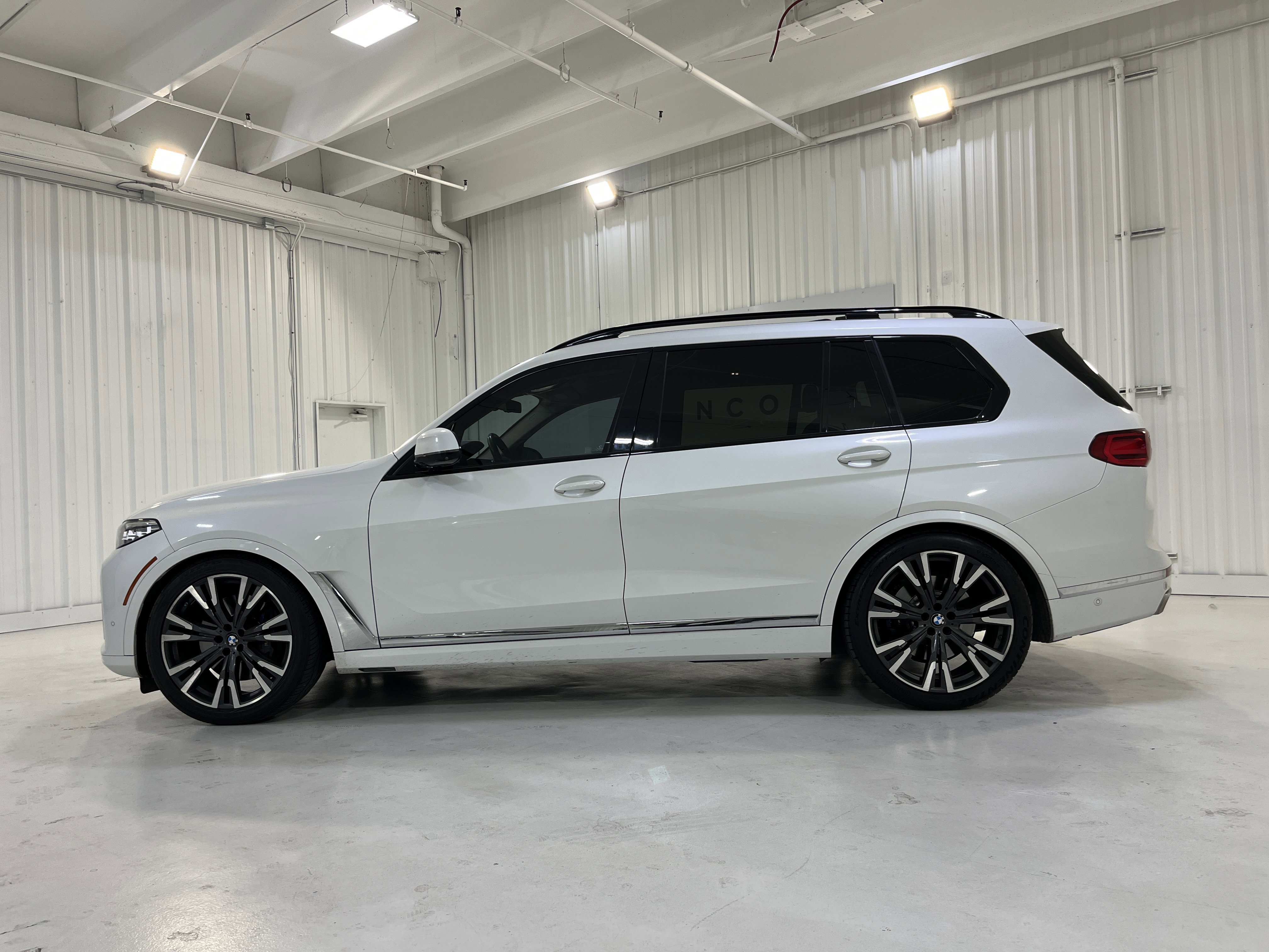 Used 2021 BMW X7 xDrive40i w/ Premium Package image 32