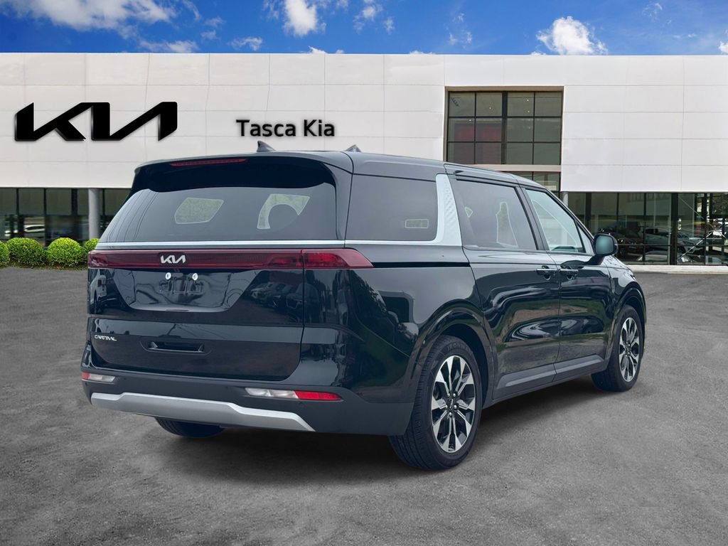 Used 2024 Kia Carnival EX FWD image 4